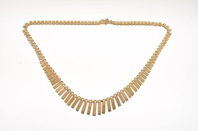 Lot 42 - 9ct gold fringe necklace