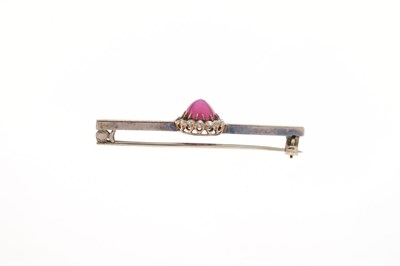 Lot 18 - Star ruby and diamond bar brooch