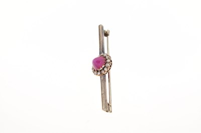 Lot 18 - Star ruby and diamond bar brooch