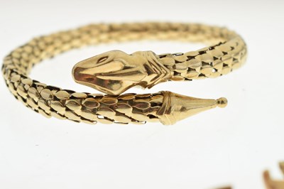 Lot 92 - Coiled serpent bangle