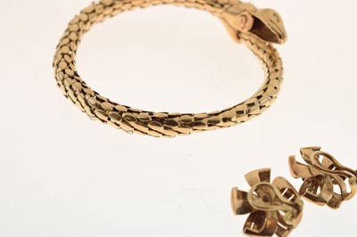 Lot 92 - Coiled serpent bangle