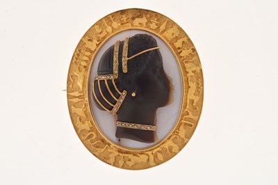 Lot 23 - Good 19th century hardstone cameo habille brooch