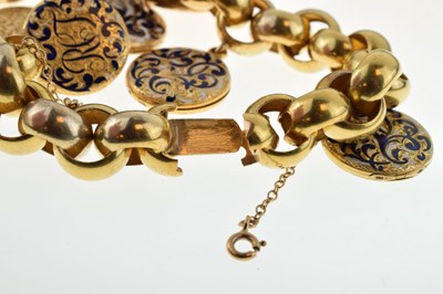 Lot 174 - Victorian gold bracelet