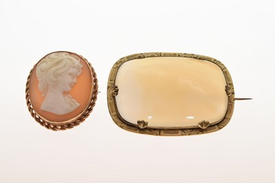 Lot 49 - 9ct gold cameo brooch, and an agate panel brooch