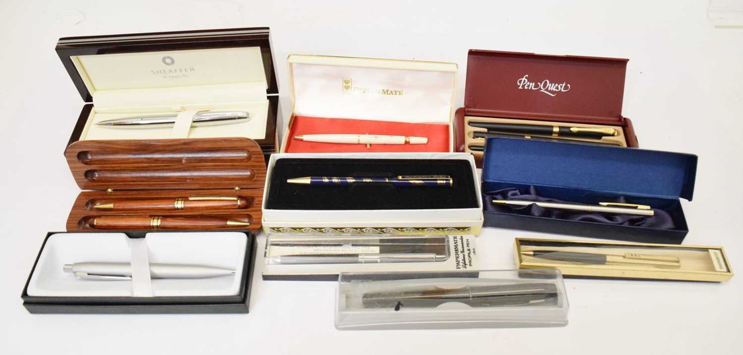 Lot 275 - Collection of boxed pens, etc