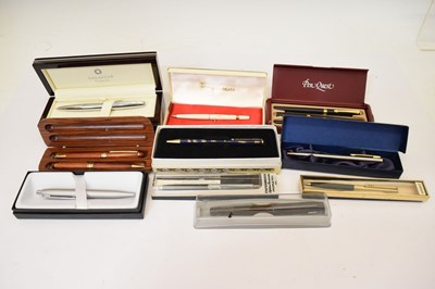 Lot 275 - Collection of boxed pens, etc
