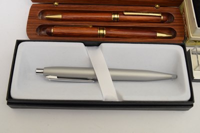 Lot 275 - Collection of boxed pens, etc