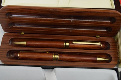 Lot 275 - Collection of boxed pens, etc