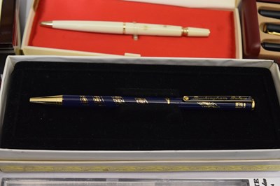 Lot 275 - Collection of boxed pens, etc