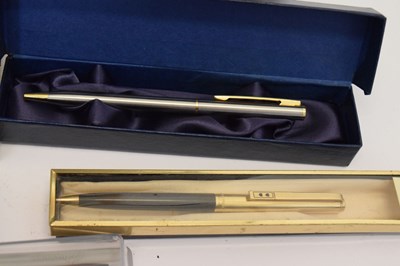 Lot 275 - Collection of boxed pens, etc