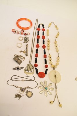 Lot 130 - Quantity of silver, Chinese and costume jewellery