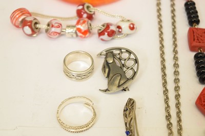 Lot 130 - Quantity of silver, Chinese and costume jewellery