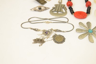 Lot 130 - Quantity of silver, Chinese and costume jewellery