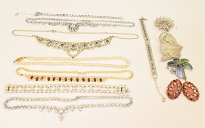 Lot 131 - Quantity of vintage costume jewellery