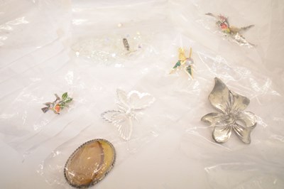 Lot 131 - Quantity of vintage costume jewellery