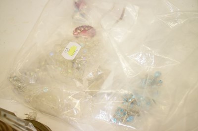 Lot 131 - Quantity of vintage costume jewellery