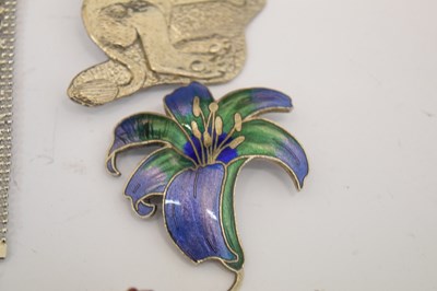 Lot 131 - Quantity of vintage costume jewellery