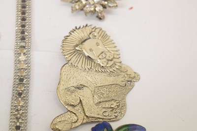 Lot 131 - Quantity of vintage costume jewellery