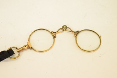 Lot 287 - 19th century cased photograph, opera glasses and spectacles