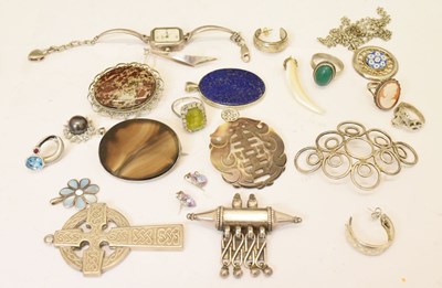 Lot 137 - Quantity of assorted costume jewellery