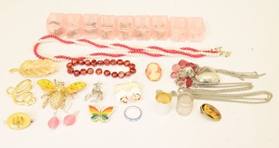 Lot 135 - Quantity of assorted costume jewellery