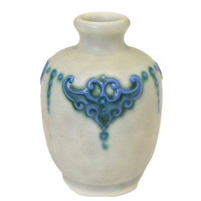 Lot 427 - Pilkington's Royal Lancastrian vase