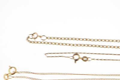 Lot 41 - Three various 9ct gold chains