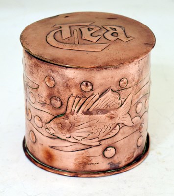 Lot 319 - Newlyn copper tea caddy