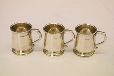 Lot 87 - Cased set of six George V silver tot measures in the form of miniature mugs