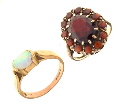 Lot 18 - 9ct gold opal ring