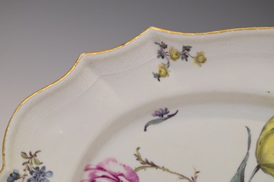 Lot 434 - Meissen porcelain serpentine plate/stand