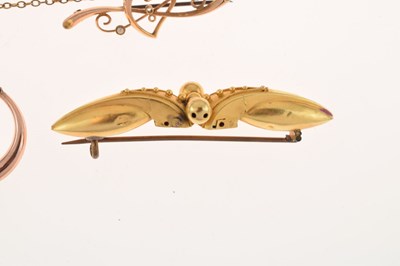 Lot 95 - 15ct gold sweetheart bar brooch