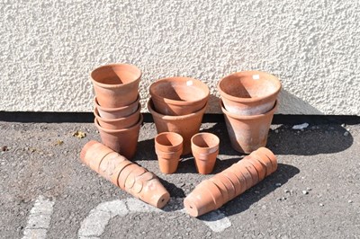 Lot 612 - Quantity of terracotta flower pots