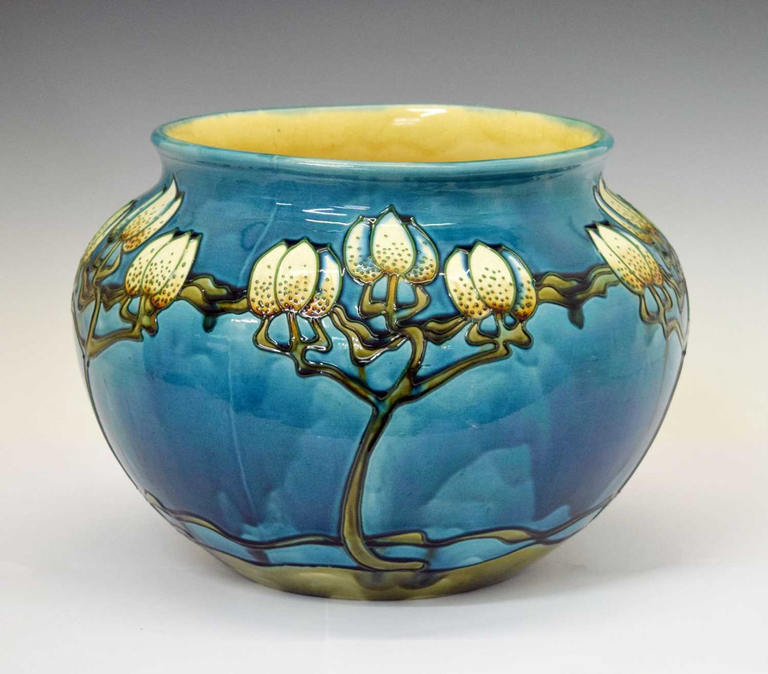 Lot 416 - Minton jardinière