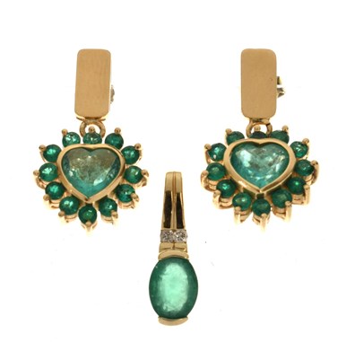 Lot 178 - Pair of emerald cluster drop earrings