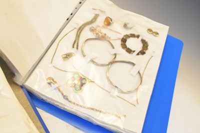 Lot 68 - Collection of costume jewellery