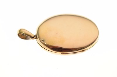 Lot 150 - Victorian oval locket