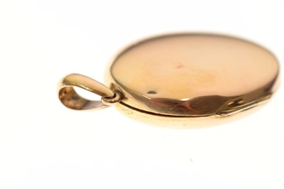 Lot 150 - Victorian oval locket