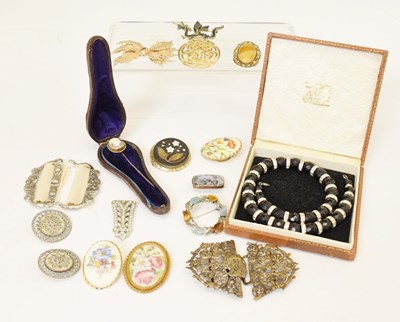 Lot 190 - Group of costume and dress jewellery