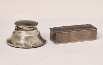 Lot 206 - George V silver capstan inkwell, together with George V silver rectangular dressing table box