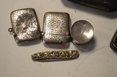 Lot 140 - Group of small silver
