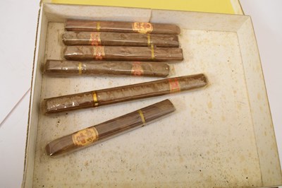 Lot 804 - Alvaro - Elegantes, one part case and a small quantity of loose cigars