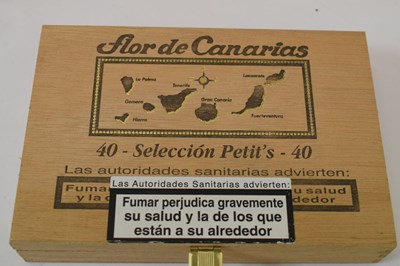 Lot 687 - Flor de Canarias - Especiales and Selection Petit's cigars