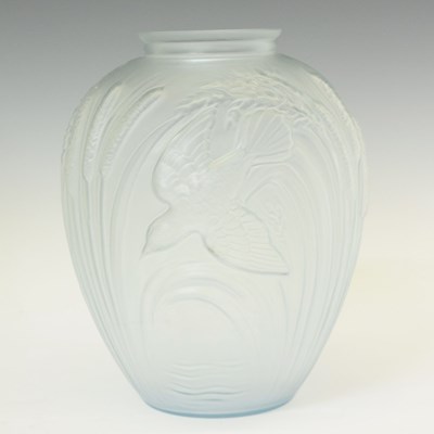 Lot 554 - 1930 glass vase