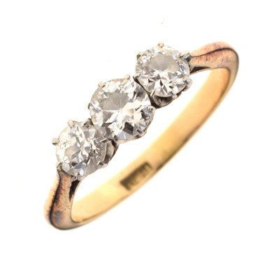 Lot 104 - Three-stone diamond ring