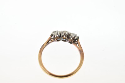 Lot 104 - Three-stone diamond ring