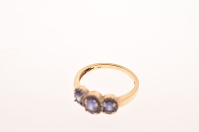 Lot 38 - Diamond and blue stone cluster ring