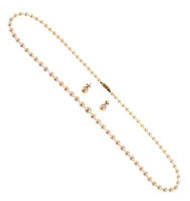 Lot 135 - Graduated row of cultured pearls