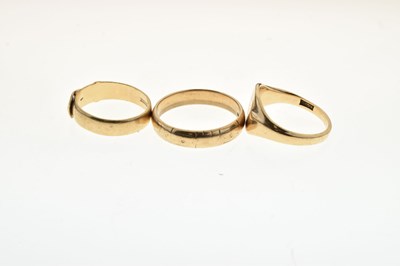 Lot 73 - Three 9ct gold rings