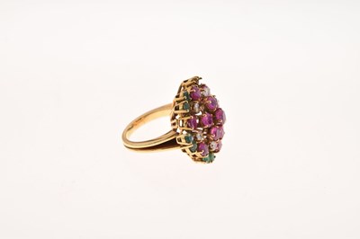 Lot 121 - Multi-gem cluster ring